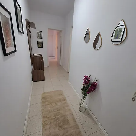 Apartment-10 Min From Airport Lägenhet *