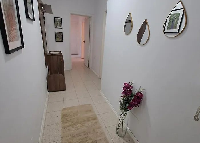 Apartment-10 Min From Airport アパート *