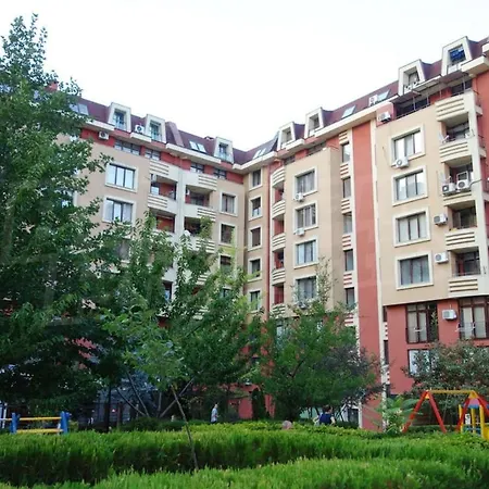 Apartment-10 Min From Airport Апартаменты